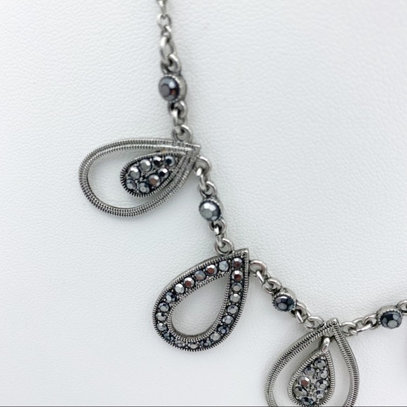 Liz Claiborne Silver Tone Tear Drop w/Rhinestones Statement Necklace - Picture 7 of 11